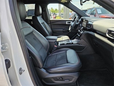 2022 Ford Explorer ST-Line