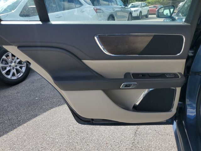 2018 Lincoln Continental Premiere