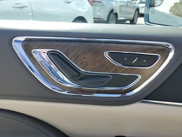 2018 Lincoln Continental Premiere