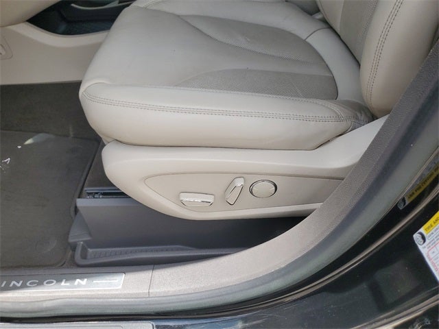 2019 Lincoln Nautilus Select