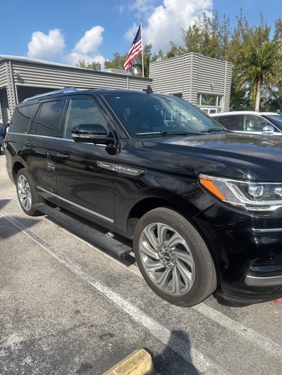 2023 Lincoln Navigator Standard