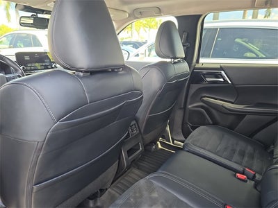 2024 Mitsubishi Outlander SE