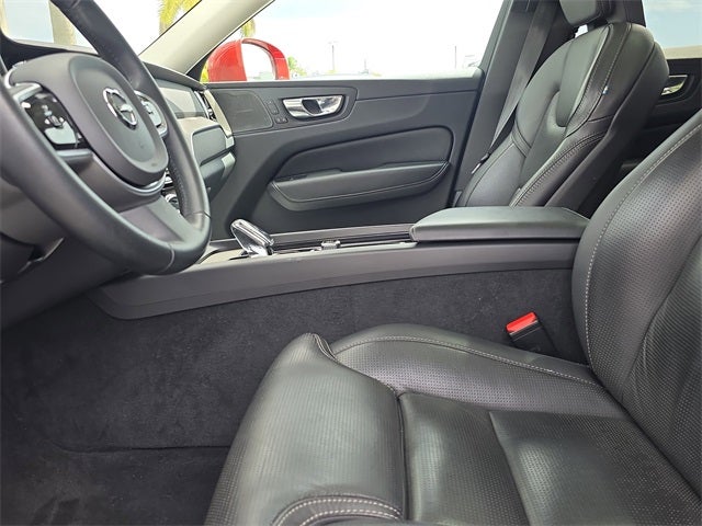 2022 Volvo XC60 B5 Inscription