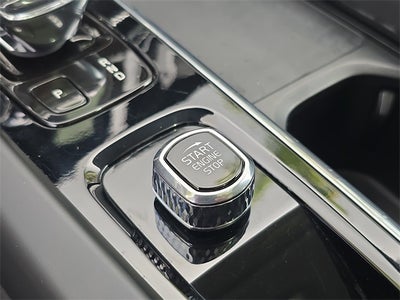 2022 Volvo XC60 B5 Inscription