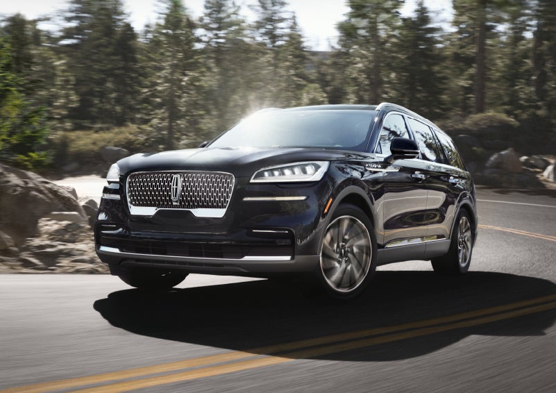A Lincoln Aviator® SUV is being driven on a winding mountain road | Doral Lincoln in Doral FL