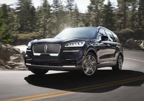 A Lincoln Aviator® SUV is being driven on a winding mountain road | Doral Lincoln in Doral FL